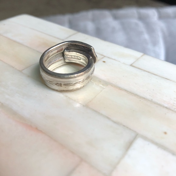 ❌SOLD❌Silver Wrap Silverware Fashioned Ring - Picture 4 of 7
